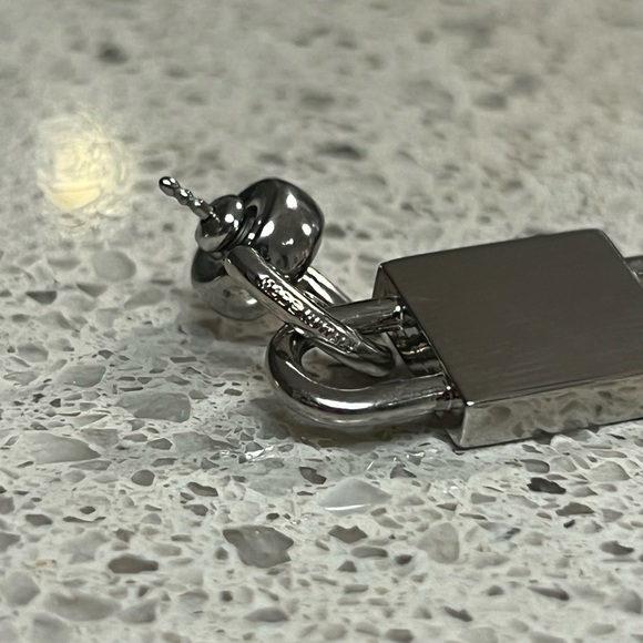 GIVENCHY 4G Padlock Earring - 💯 AUTHENTIC - Picture 6 of 7